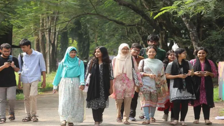 বদলে যাওয়া ক্যাম্পাস 